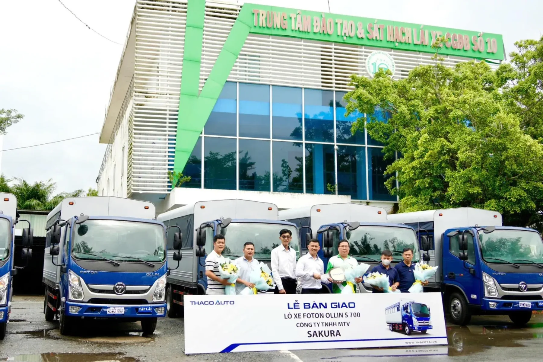 THACO AUTO Cần Thơ bàn giao lô xe chuyên dụng tập lái cho Trung tâm Đào tạo và Sát hạch lái xe CGĐB số 10