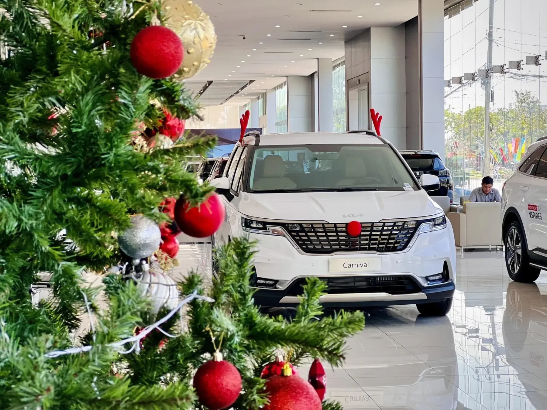 THACO AUTO CẦN THƠ “khoác áo mới” chào đón Giáng sinh 2023