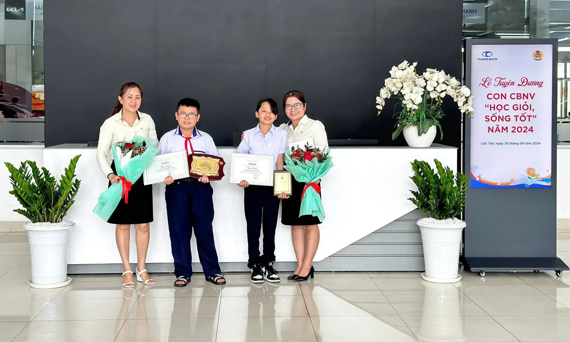 THACO AUTO Cần Thơ tổ chức tuyên dương con CBNV “Học giỏi, sống tốt” năm 2024